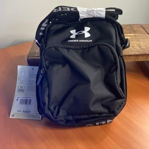 NWT Under Armour  Loudon Crossbody black